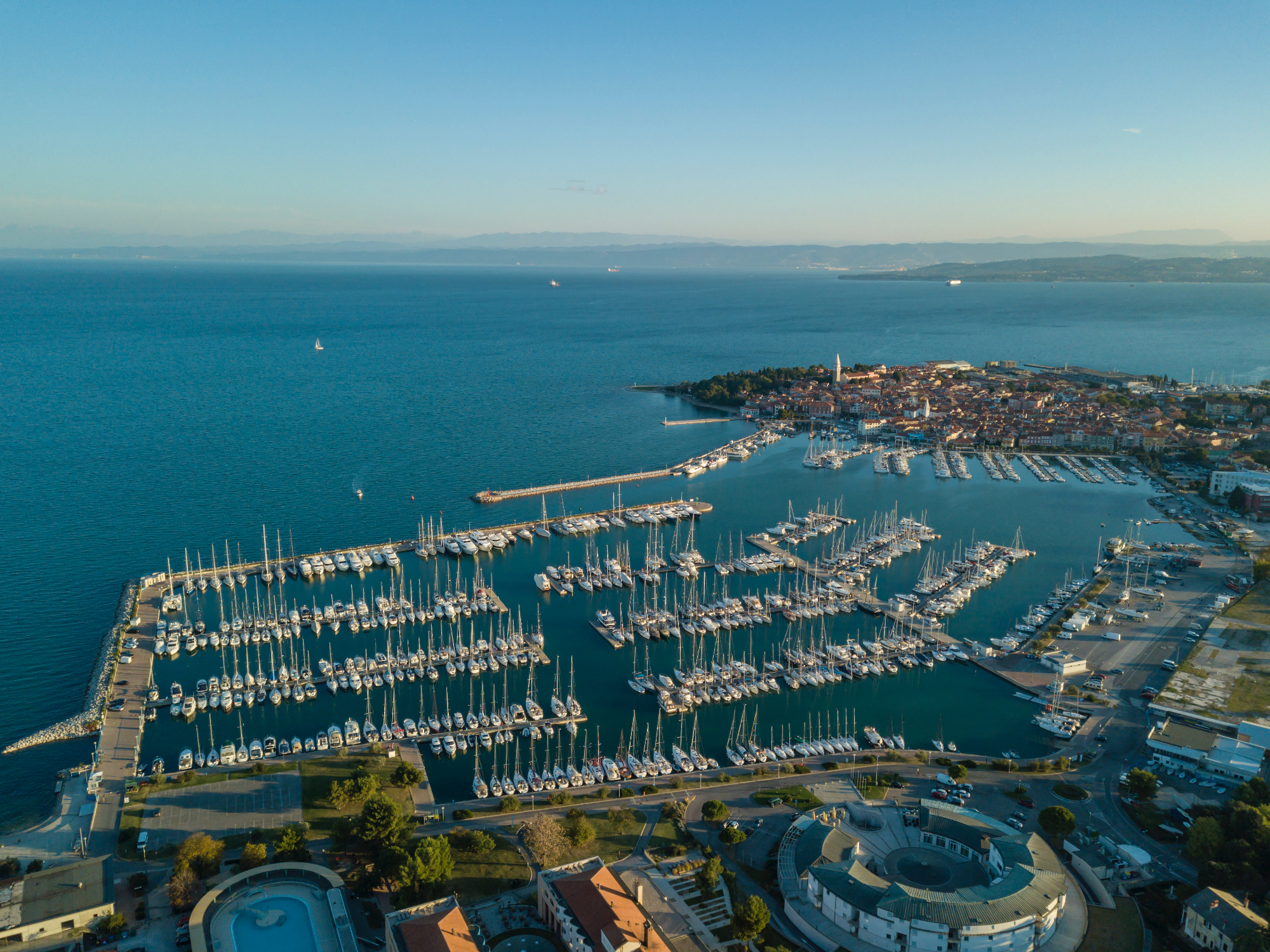 Za privez jadrnice marina Izola edina še prosta